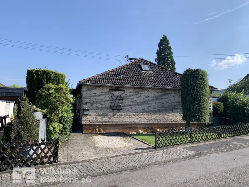 Ansicht - Haus kaufen in Königswinter - Königswinter-Thomasberg - Freistehender Bungalow in beliebter und ruhiger Lage!