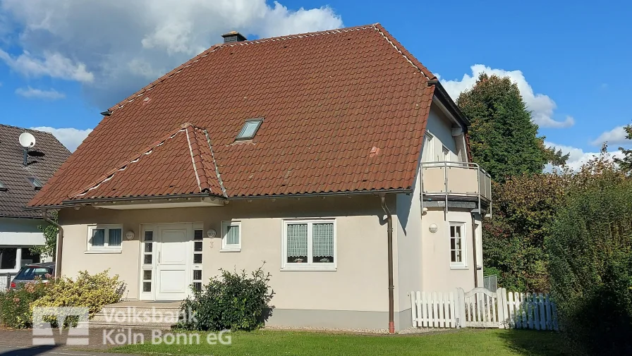 Außenansicht - Haus kaufen in Hennef - Sehr gepflegtes Einfamilienhaus mit schönem Garten in zentraler, ruhiger Lage von Hennef