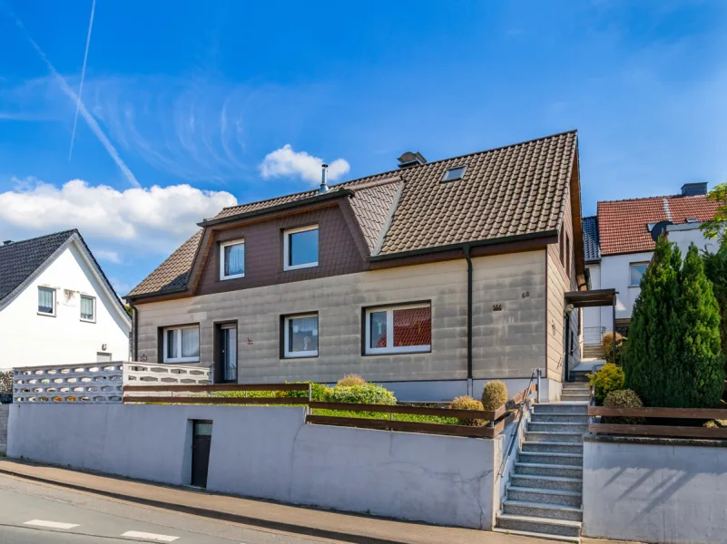 Außenansicht1 - Haus kaufen in Büren - EIN- BIS ZWEIFAMILIENHAUS MIT PELLETOFEN UND GARAGE - DACH 2003 ERNEUERT