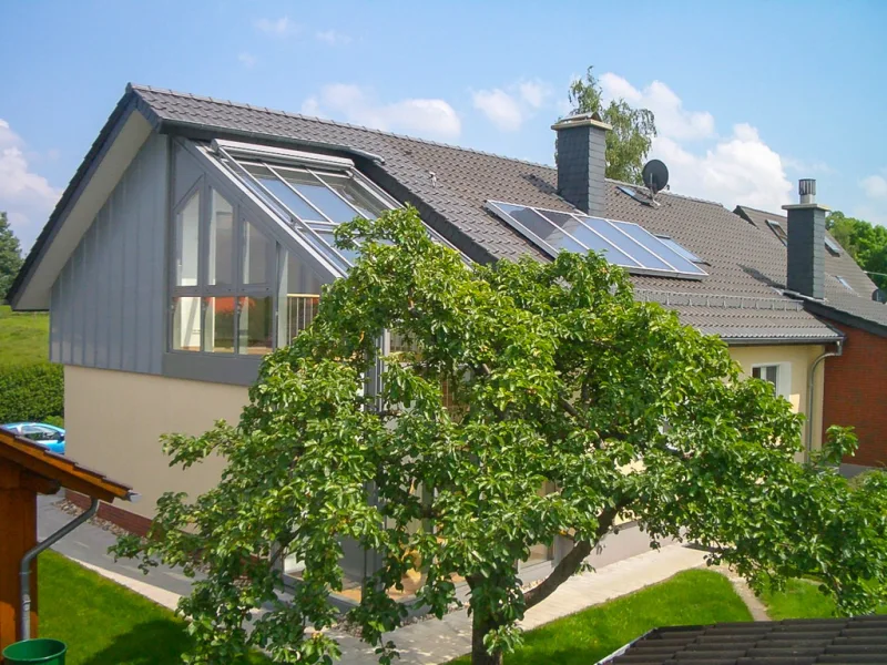 Außenansicht - Wohnung mieten in Büren - EINLIEGERWOHNUNG MIT EBK, WINTERGARTEN, TERRASSE, GARTENSTÜCK UND CARPORTSTELLPLATZ