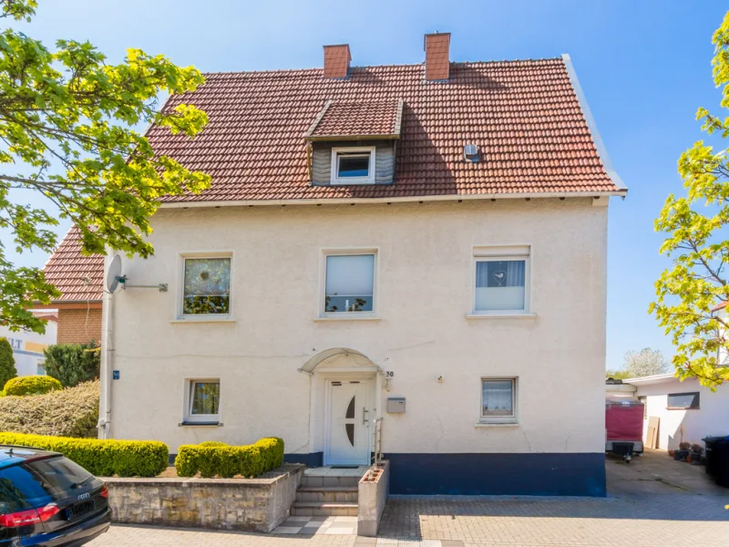 Außenansicht - Wohnung kaufen in Büren - EFH MIT KLEINER EINLIEGERWOHNUNG (MITEIGENTUMSANTEIL), ÜBERDACHTER DACHTERRASSE UND GARAGE