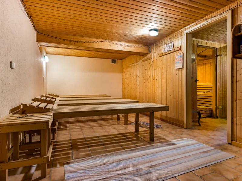 Sauna-Ruhebereich im Keller