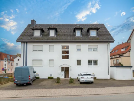 Außenansicht - Wohnung mieten in Büren - RENOVIERTE DG-WOHNUNG (2. ETAGE), NEUES BADEZIMMER, STELLPLATZ >KEIN BALKON< ZENTRALE LAGE