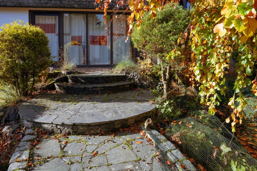 Brücke und Zugang zur Terrasse am Atelier