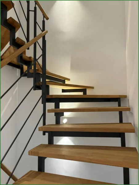 Treppe in die jeweiligen Geschosse