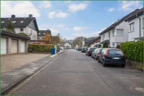 Straße vor den Garagen Richtung Wendehammer