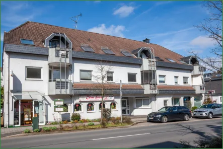 Hausansicht - Wohnung mieten in Burscheid - 2 Zimmerwohnung in Burscheid Hilgen - mit 2 TG Stellplätzen, Balkon, Gartennutzung