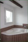 Eckbadewanne im Badezimmer