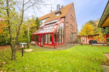 Rückansicht  - Haus kaufen in Castrop-Rauxel - Vielfältige Wohnmöglichkeiten - Dieses charmante Dreifamilienhaus wartet auf Sie!