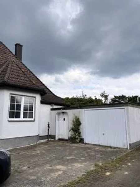 Garage-Einfahrt (Gartenzugang)