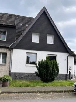 Straßenansicht - Haus kaufen in Selm - Handwerker aufgepasst! Doppelhaushälfte mit Garage  großem Garten, Selm-Beifang