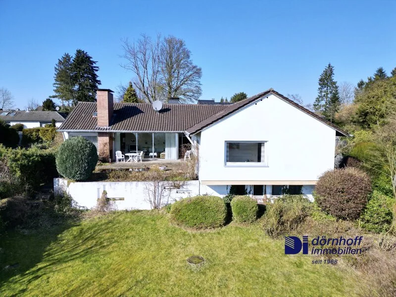 Hausansicht - Haus kaufen in Dortmund / Buchholz - Wohnen auf einer Ebene, freist. 1-Familienhaus mit Panoramablick ins Sauerland