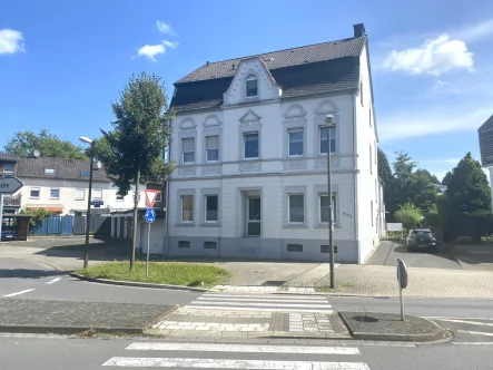 Hausansicht - Wohnung kaufen in Dortmund / Mengede - Komfort-Etagenwohnung mit 3 Zimmern und Balkon in zentraler Lage von Dortmund-Mengede