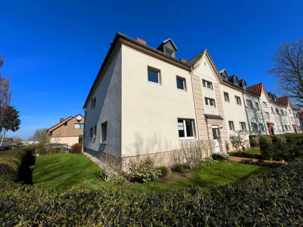 Gebäudeansicht - Wohnung kaufen in Dortmund / Dorstfeld - Großzügig geschnittene Erdgeschosswohnung mit eigenem Garten, Partykeller und Sauna