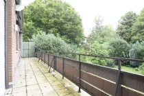 Balkon mit Aussicht in den Garten