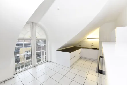 Blick vom Wohnzimmer in die Küche - Wohnung kaufen in Neukirchen-Vluyn - Paradies mit Weitblick! Großzügig, modern ca. 133 m² ETW in Neukirchen-Vluyn