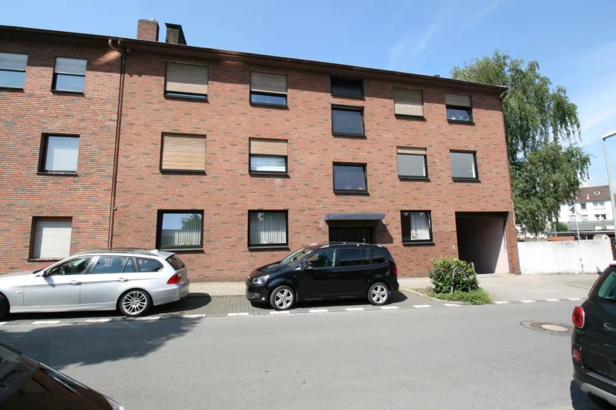 Hausansicht - Wohnung mieten in Duisburg - DU-Hochheide, Kreuzstr. 40, 2. OG, 84m², 2 Zi. K, D, Bad, ABK, Keller, renoviert