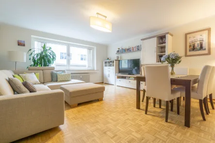 Wohnzimmer - Wohnung kaufen in Düsseldorf - PROVISIONSFREI - Leben in Pempelfort! 3-Zimmerwohnung mit Garage in ruhiger Lage