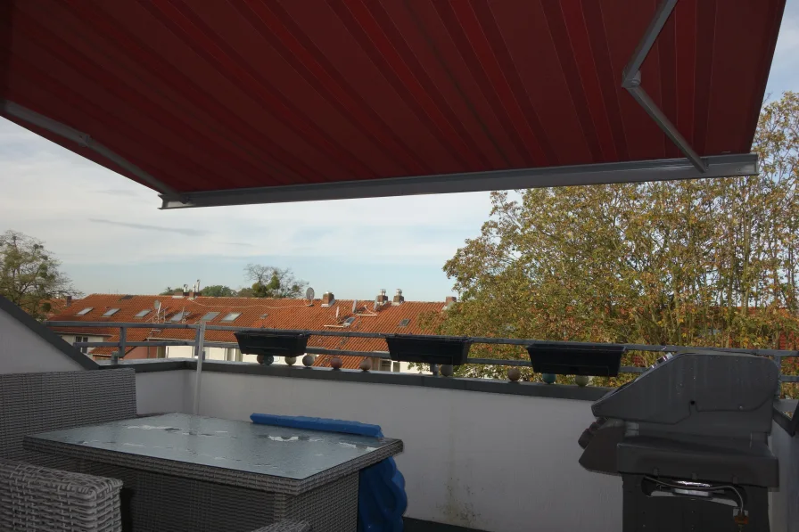 4. OG - Dachterrasse mit Markise