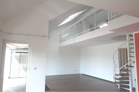 Titelbild - Wohnung kaufen in Langenfeld (Rheinland) - PENTHAUSMAISONETTE IN GRÜNOASE EXKLUSIV GALERIEMAISONETTE DACHTERRASSE 2 BÄDER 2 GARAGENPLÄTZE