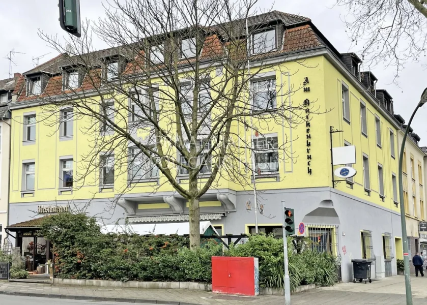 Hausansicht - Haus kaufen in Düsseldorf - IMPOSANTE LIEGENSCHAFT ++ Ideale Wohnungsgrößen bestens vermieten