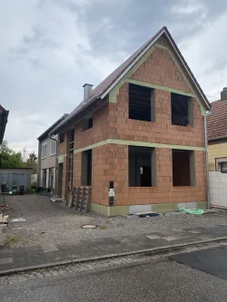 Hausansicht - Haus kaufen in Bellheim - ROHBAU IN BELLHEIM!