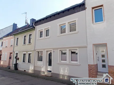 Frontansicht - Haus kaufen in Euskirchen - 3-Parteienhaus im Herzen von Euskirchen