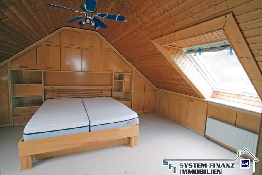 Schlafzimmer DG