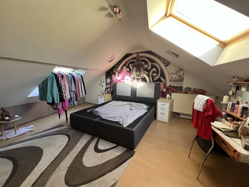 Schlafzimmer DG