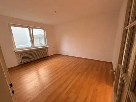 Wohnzimmer - Wohnung mieten in Gelsenkirchen / Altstadt - Kleine Interessante 2-Zimmer Wohnung in Zentraler Lage