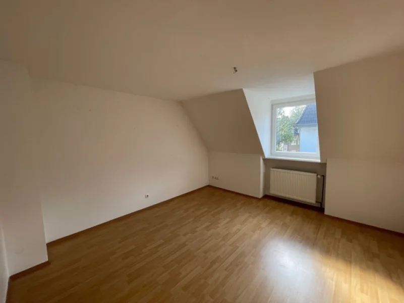 Wohnzimmer - Wohnung mieten in Essen - Helle und geräumige 3-Zimmer-Wohnung in ruhiger Wohngegend