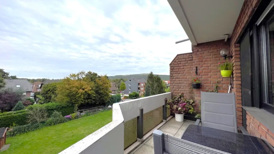 Balkon Wohnzimmer - Wohnung kaufen in Oberhausen - Helle 2-Raum-Wohnung in Oberhausen-Königshardt mit zwei Balkonen und Tiefgaragenstellplatz!