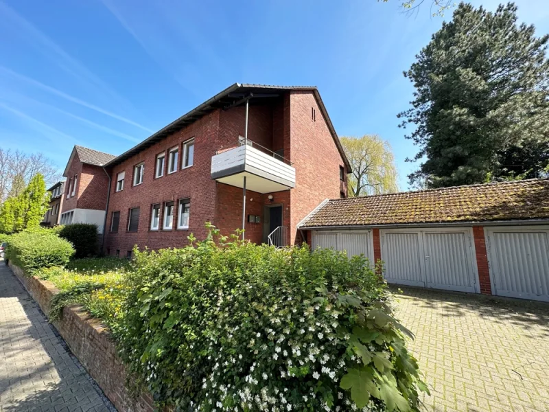 Ansicht von der Straße - Haus kaufen in Gelsenkirchen / Heßler - Attraktives Wohnen für zwei Familien in Gelsenkirchen-Heßler!