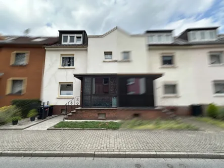 Straßenansicht - Haus mieten in Gelsenkirchen / Rotthausen - Zweifamilienhaus zur Miete | ca. 155 m² Wohnfläche auf 3 Etagen | Gelsenkirchen-Rotthausen