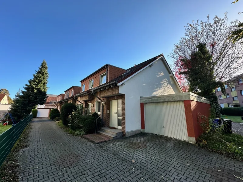 Vorderansicht - Wohnung kaufen in Gladbeck - Tolle Eigentumswohnung (Haus-in-Haus-Charakter) mit Balkon und Garage in Gladbeck-Zweckel