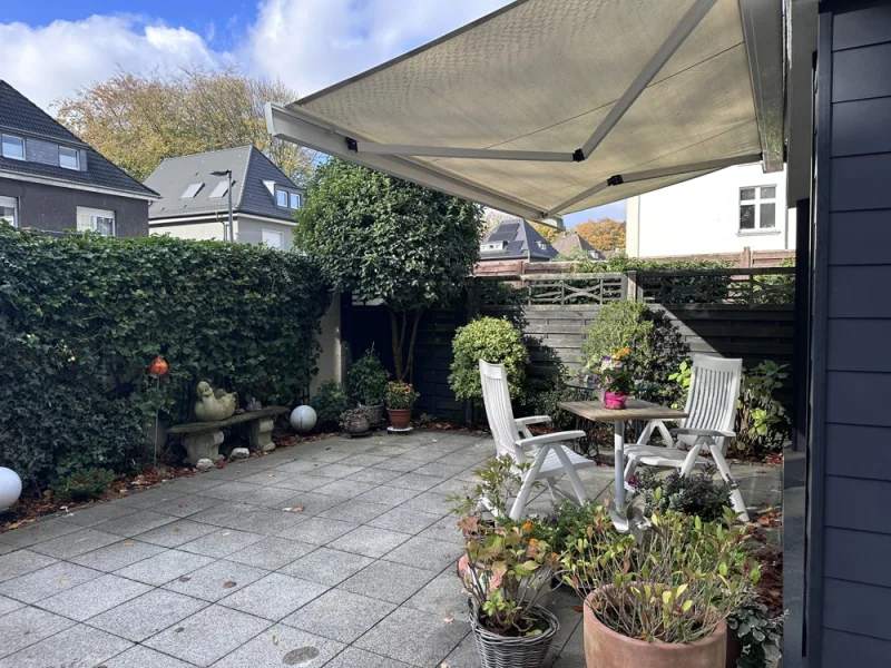 Gartenterrasse mit Markise