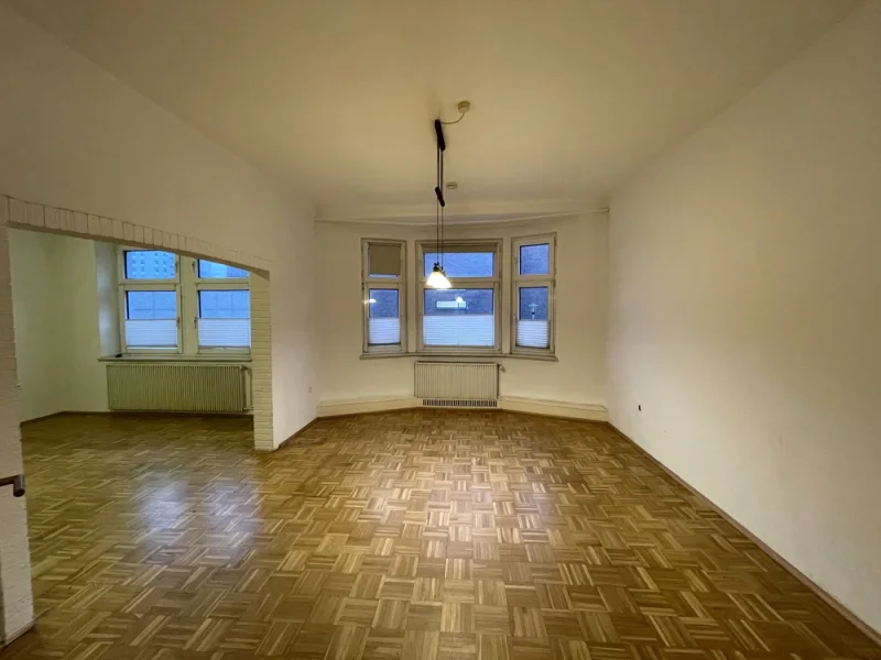 Wohn-, und Esszimmer - Wohnung mieten in Essen - Charmante Altbauwohnung mit Balkon und Stellplatz in Essen-Borbeck | ca. 101 m²