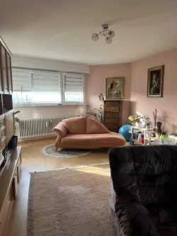 Wohnzimmer - Wohnung kaufen in Germersheim - Großzügige 4,5-Zimmer-Eigentumswohnung mit 2 Bädern u. herrlichem Fernblick!Sehr günstigerKaufpreis!