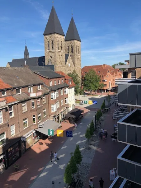 Blick Richtung St. Antonius Kirche & Fußgängerzone