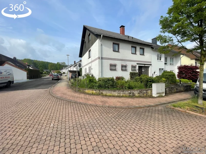 SP-23-CS-224 - Haus kaufen in Sankt Ingbert / Rohrbach - Gut geschnittenes Einfamilienhaus mit Garten und zwei Garagen