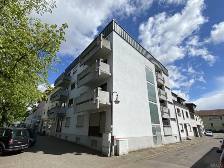 24-MRCS-7 - Wohnung kaufen in Dillingen / Saar - Renovierungsbedürftige Zwei-Zimmer-Wohnung im 1. Obergeschoss mit Balkon