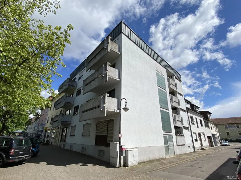 24-MRCS-7 - Wohnung kaufen in Dillingen / Saar - Renovierungsbedürftige Zwei-Zimmer-Wohnung im 1. Obergeschoss mit Balkon