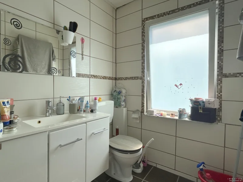 Wohnung links Badezimmer