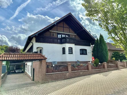 SP-23-DI-279  - Haus kaufen in Glees - Repräsentatives Einfamilienhaus mit Einliegerwohnung, Garage und schönem Außenbereich