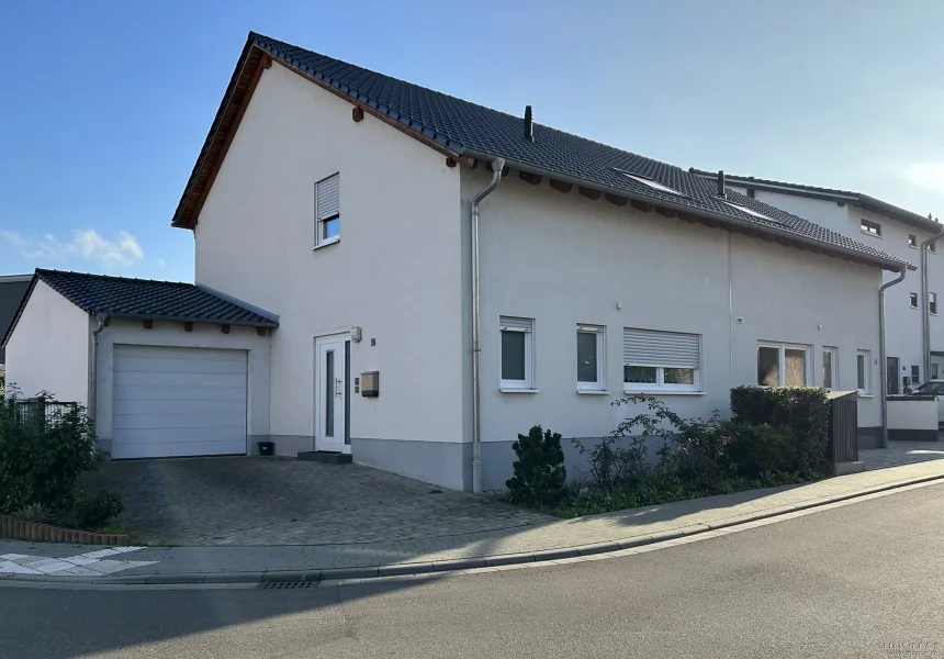 24-CPVH-312  - Haus kaufen in Grünstadt - Gepflegte Doppelhaushälfte im Didier-Gelände mit Garage und schönem Eckgrundstück