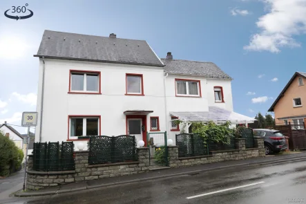 24-DI-369  - Haus kaufen in Ebernhahn - Geräumiges Einfamilienhaus zum Verkauf - Nutzung als Zweifamilienhaus möglich - Garage und Vorgarten