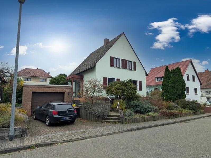 24-CS-373  - Haus kaufen in Zweibrücken / Niederauerbach - Schönes Einfamilienhaus mit Garage und Garten in Niederauerbach