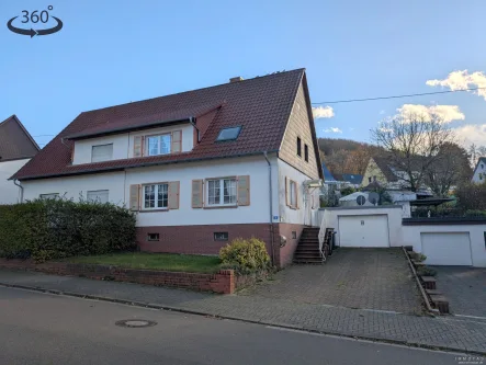 SP-24-CS-368  - Haus kaufen in Saarbrücken / Dudweiler - Charmante Doppelhaushälfte mit Garage und Garten sucht neuen Eigentümer