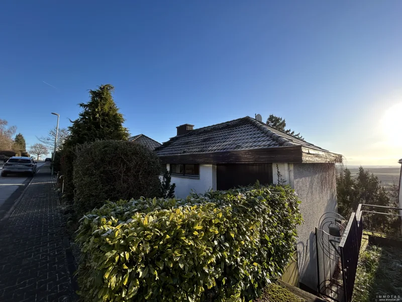 SP-24-DIBD-318 - Haus kaufen in Zornheim - Großzügiges Einfamilienhaus mit Modernisierungsbedarf in traumhafter Hanglage von Zornheim