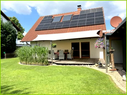 Gartenansicht - Haus kaufen in Welver-Scheidingen - Geräumiges, sehr gepflegtes freistehendes Einfamilienhaus mit Garage, Balkon und großem Garten in Welver-Scheidingen